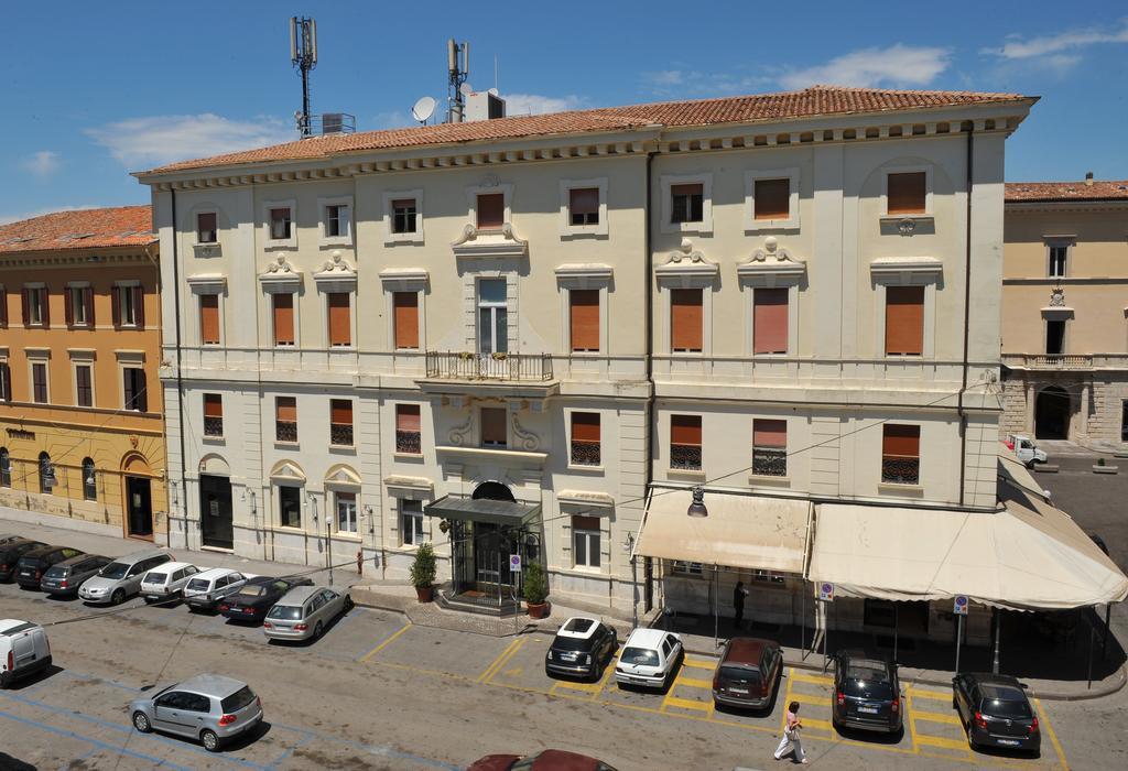Grande Albergo Quattro Stagioni Риети Екстериор снимка